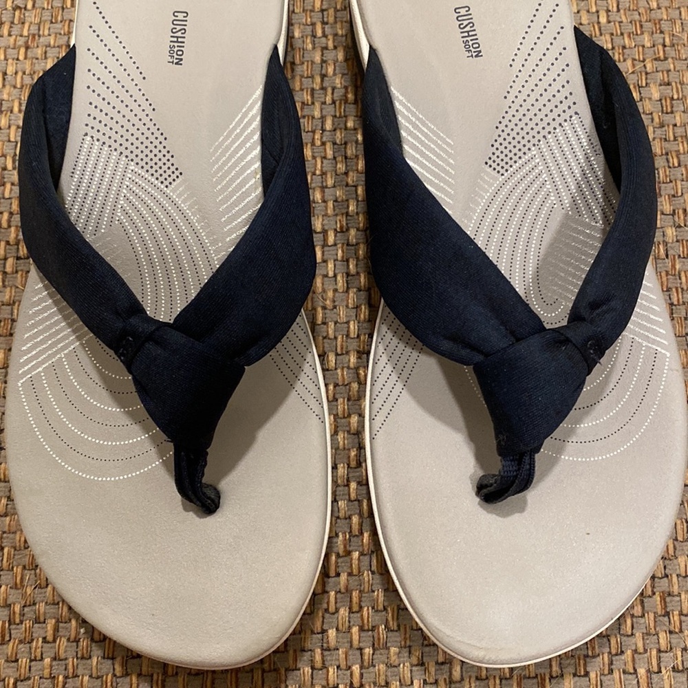 Cloudsteppers by Clarks Navy Sandals Size 9 EUC - Picture 3 of 8